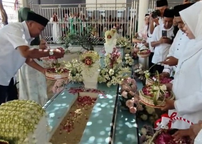 Harjakasi Ke-208, Bupati Situbondo Ziarah ke Makam Pahlawan dan Tokoh Daerah