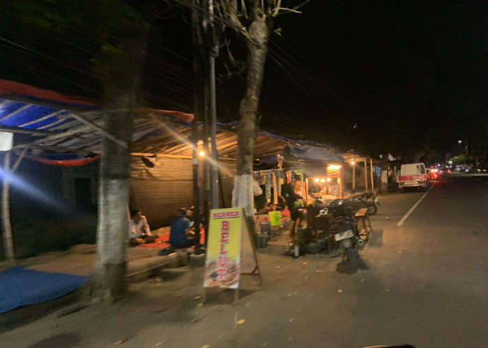 Angkringan di Pintu Masuk Jombang Jadi Sorotan, Warga Keluhkan Penampilan Sejumlah Pedagang