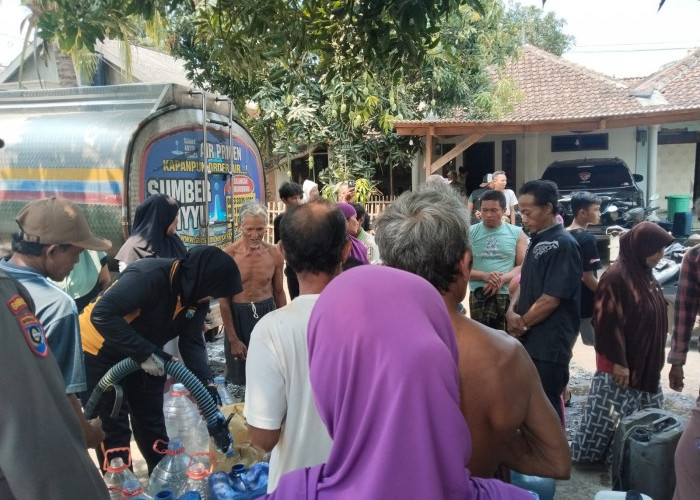 Polsek Sukorejo Kirim Dua Tangki Air Bersih Buat Warga Kenduruhan
