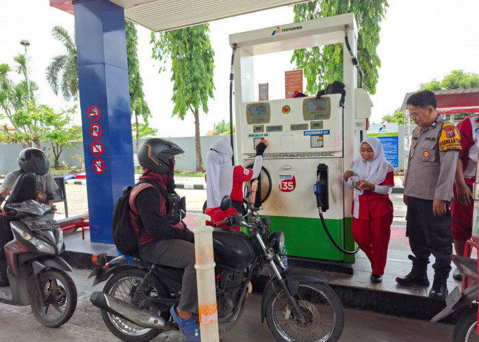 Jelang Nataru, Polisi Sidoarjo Patroli di SPBU