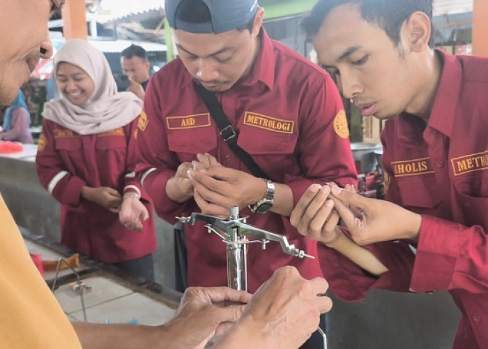 Pemkab Gresik Perkuat Perlindungan Konsumen Lewat Tera Timbangan Pedagang
