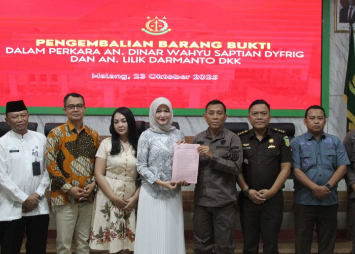 Kejari Kota Malang Kembalikan Barang Bukti Investasi Bodong 