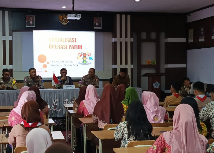 Polsek Wiyung Sosialisasikan Keselamatan Berlalu Lintas ke Siswa SMAN 22 Surabaya
