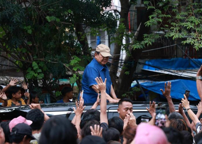 Warga Bantaran Rel Senen Jakarta Terharu Dikunjungi Prabowo 