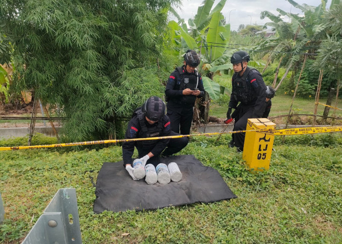 Heboh Dikira Bom,  Kardus di Exit Tol Dumpil Madiun Ternyata Berisi Petasan 