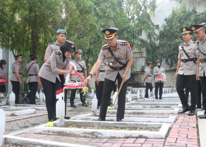 Sambut Hari Bhayangkara ke-79, Polres Bojonegoro Gelar Ziarah ke Taman Makam Pahlawan