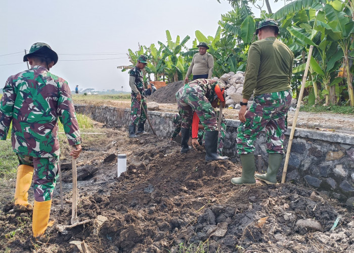 Wujud Kemanunggalan, Satgas TMMD Ke-126 dan Warga Gotong Royong Hadirkan Sumber Air di Kedondong