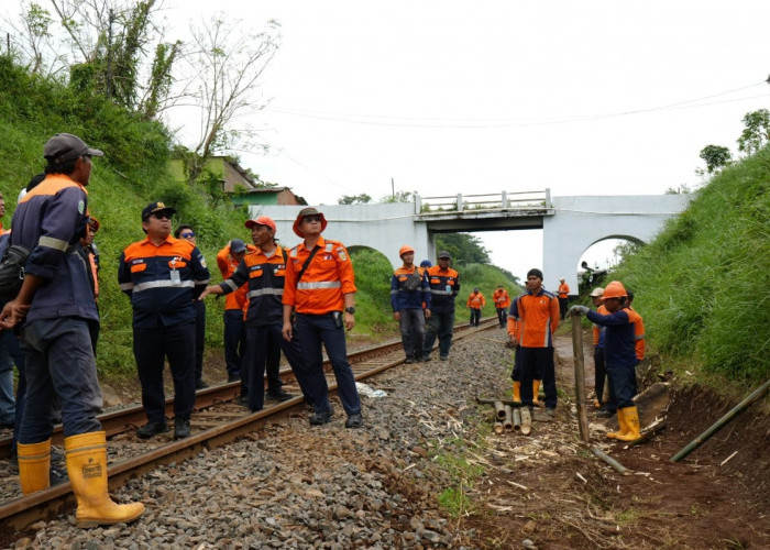 Jamin Keselamatan Angkutan Lebaran 2026, KAI Daop 8 Surabaya Mitigasi Titik Rawan Longsor di Wilayah Malang