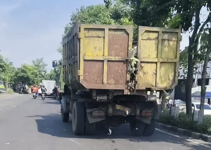 Truk Sampah Tumpah di Jalan Surabaya Viral, DLH Peringatkan Rekanan Terancam Blacklist