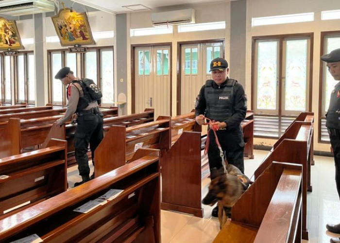 Polres Kediri Kota Sterilkan Gereja Jelang Misa Natal untuk Pastikan Ibadah Aman dan Khidmat