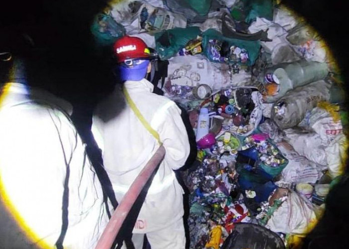 Gudang Rosokan di Mojowarno Terbakar