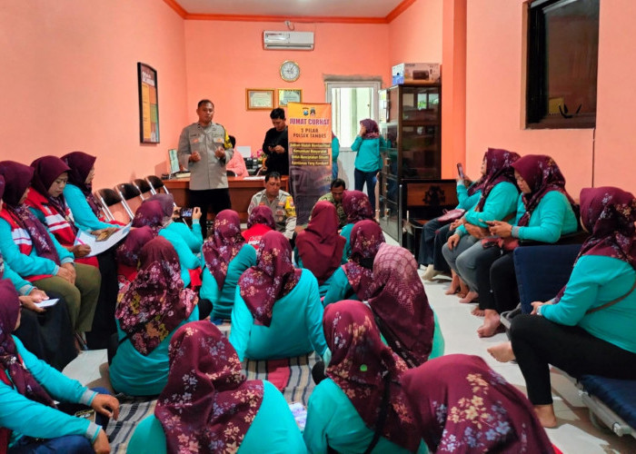 Jumat Curhat Polsek Tandes Edukasi Ibu-Ibu Banjarsugihan Bijak Bermedsos dan Cegah Penipuan Online