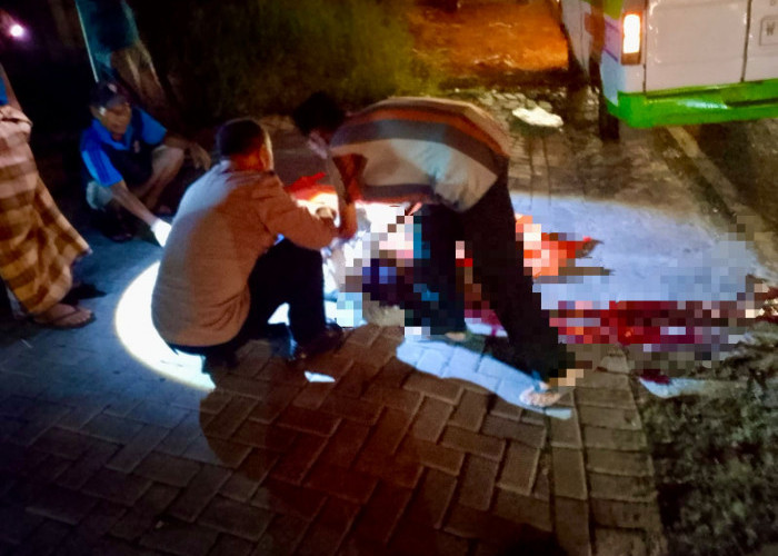 Gagal Hindari Truk Trailer, Pemotor Wanita Tewas di Jalan Raya Kedamean