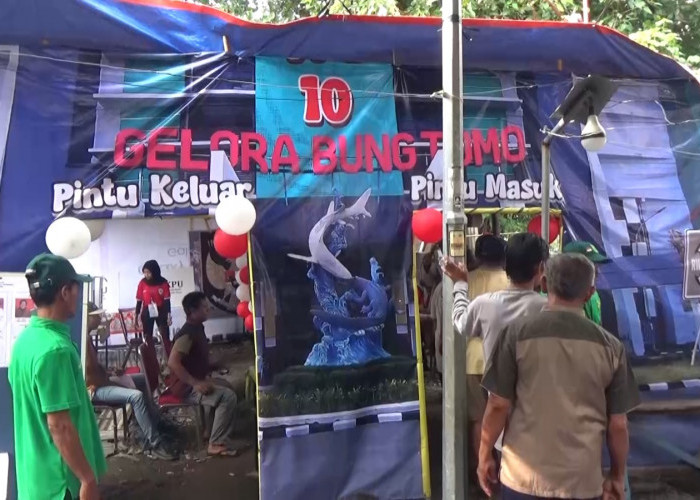 Semangat Timnas di TPS 10 Jalan Rangkah Dorong Partisipasi Pemilih