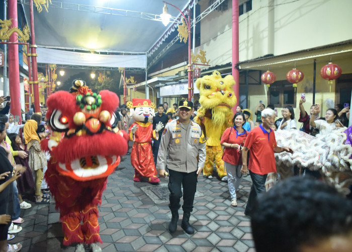 Kapolres Gresik AKBP Ramadhan Nasution Tinjau Langsung Pengamanan Cap Go Meh di Klenteng Kim Hin Kiong