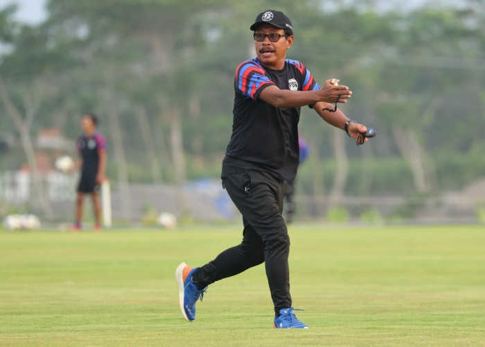 Duel Panas di Jepara! Ibnu Grahan Minta Persebaya Tampil Sabar dan Maksimalkan Serangan Balik