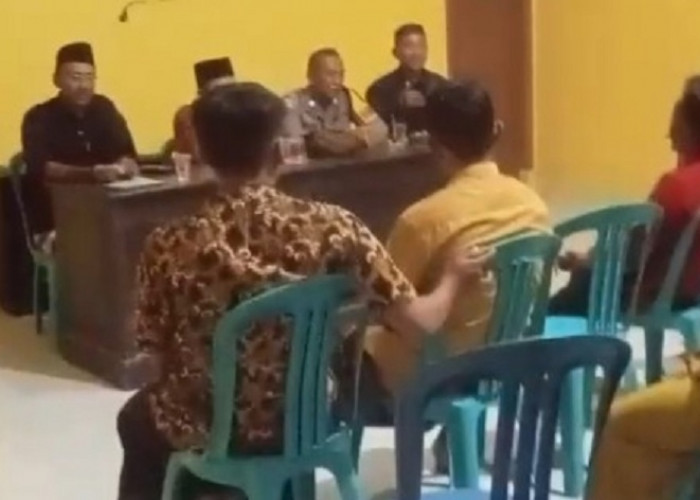 Geruduk Balai Desa, Warga Lamongan Tuntut Usir Pria Diduga Hamili Anak Tiri