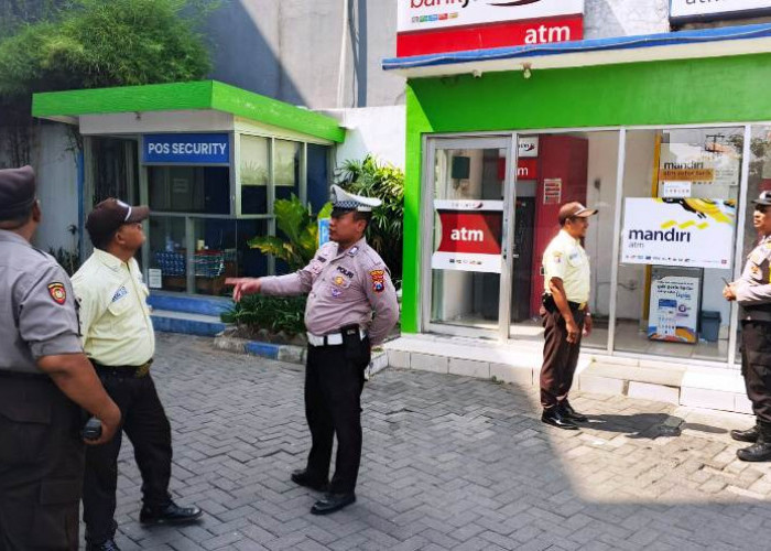 Polsek Wonocolo Gelar Patroli Dialogis Antisipasi Kejahatan di ATM Surabaya