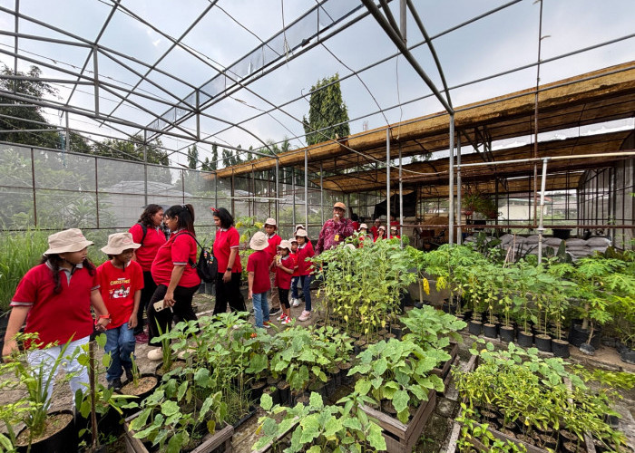 Sambut Natal 2025, favehotel Sidoarjo Ajak Anak Panti Asuhan Belajar Bertani di Puspa Lebo