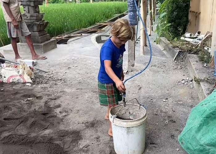 Bocah Bule Imut Jadi Bintang TikTok, Ubud Makin Ramai