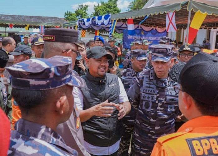 Bupati Gresik Apresiasi Bantuan TNI AL untuk Korban Gempa Bawean