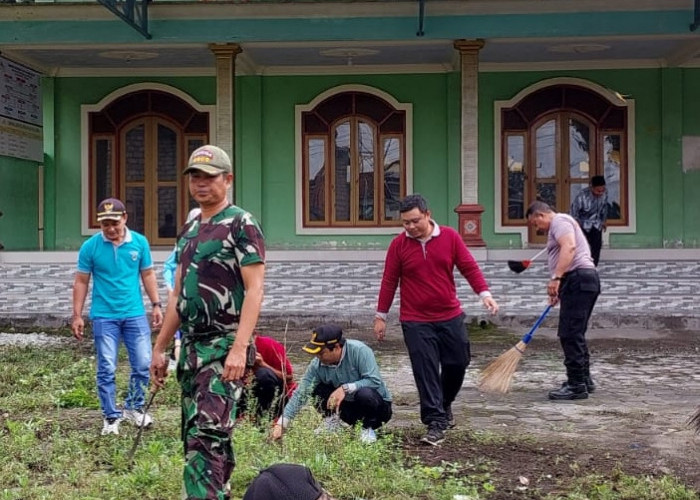 Kapolsek Ngancar Bersama Forkopimcam Gaungkan Gerakan Indonesia Asri Jelang Ramadan