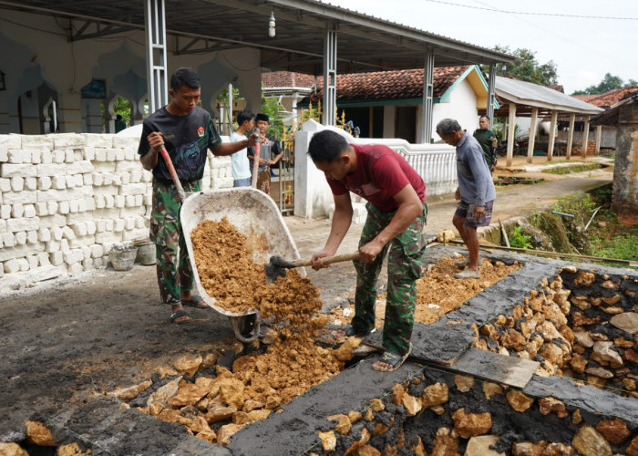 Uruk Pondasi MWK, Satgas TMMD Pastikan Bangunan Kokoh