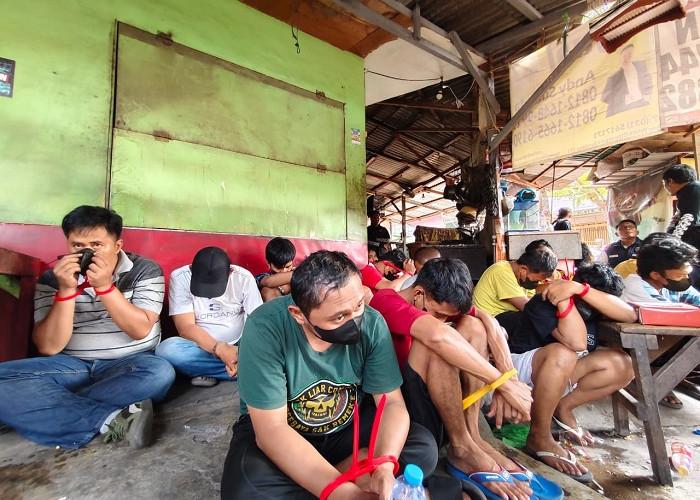 Kampung Kunti Surabaya Diobrak-abrik, 15 Orang Positif Narkoba Diamankan