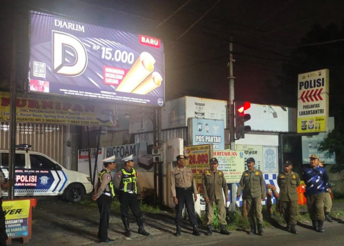 Jaga Kondusifitas Akhir Pekan, Polsek Lakarsantri Patroli Gabungan Skala Besar