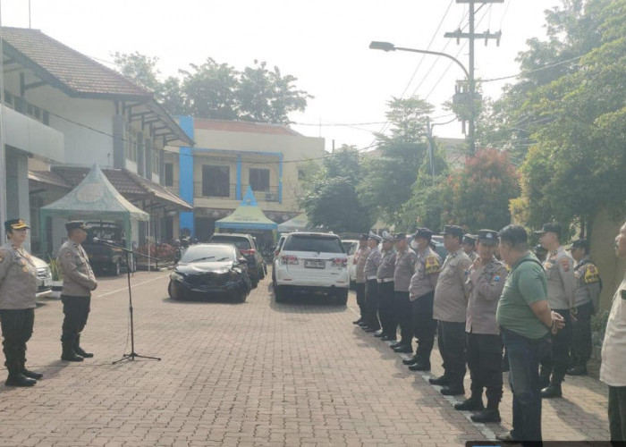 Polsek Dukuh Pakis Lepas Anggota Purna Tugas