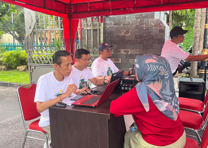DPMPTSP Jombang Buka Layanan Perizinan di CFD, ASN Borong Jajanan UMKM