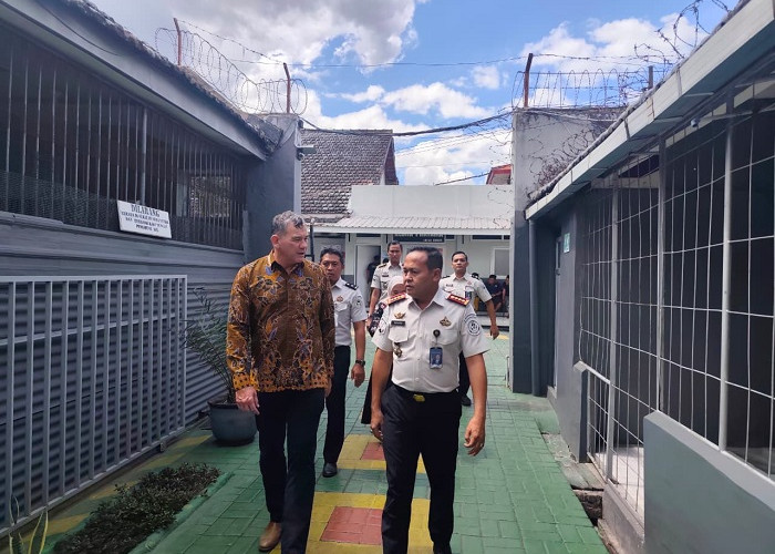 Konjen Australia Glen Askew Terkesan Program Pembinaan Humanis di Lapas Jember