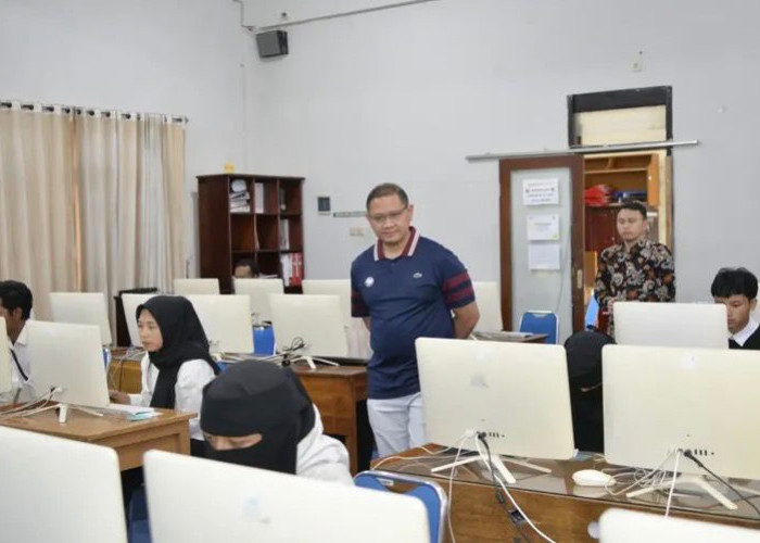 Perluas Akses Pendidikan, Kadindik Jatim Tinjau Kesiapan Gladi Bersih TKA Paket B