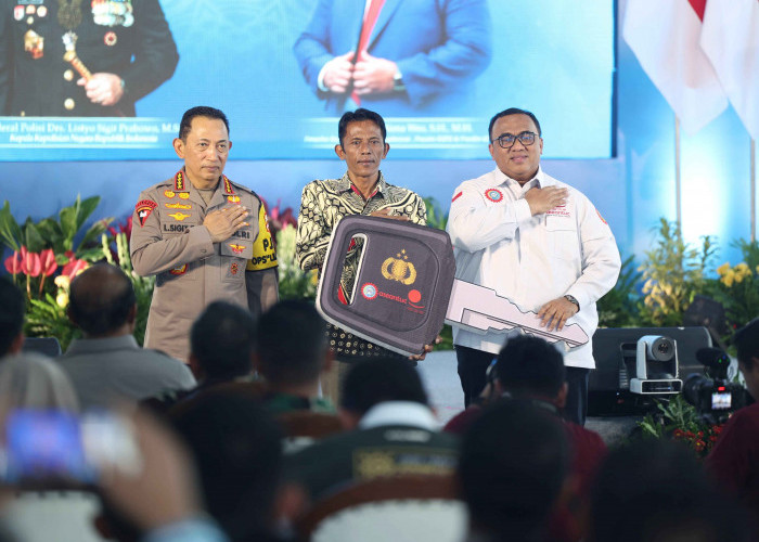 Kapolri Salurkan 1000 Paket Sembako untuk Warga di Nganjuk