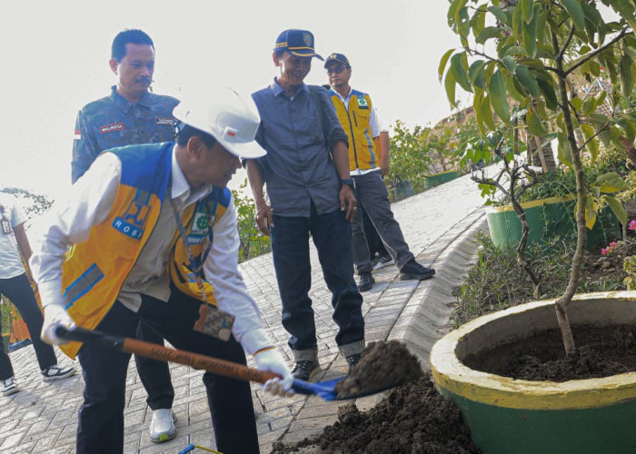 Kolaborasi Pemkot Madiun, BBWS, dan ITS Tanam Pohon dan Bahas Pembangunan TPA Winongo