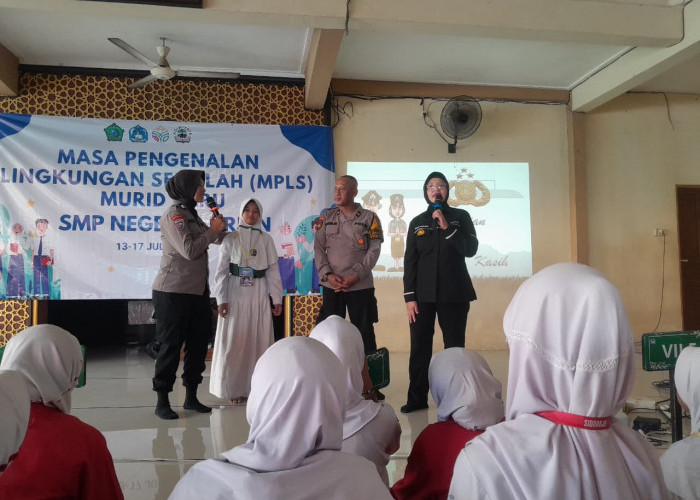 Cegah Perundungan, Polsek Krian Edukasi Bijak Bermedia Sosial kepada Siswa Baru SMPN 2