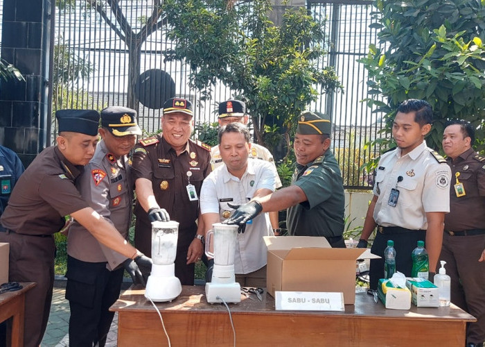 Kejari Kabupaten Pasuruan Musnahkan Sabu 1,3 Kg dan Barang Bukti Hasil Kejahatan