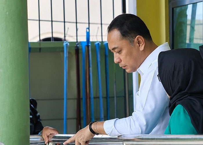 Eri Cahyadi Larang Seluruh SD-SMP Negeri Surabaya Tarik Iuran, Pungli dan Penjualan LKS Disorot