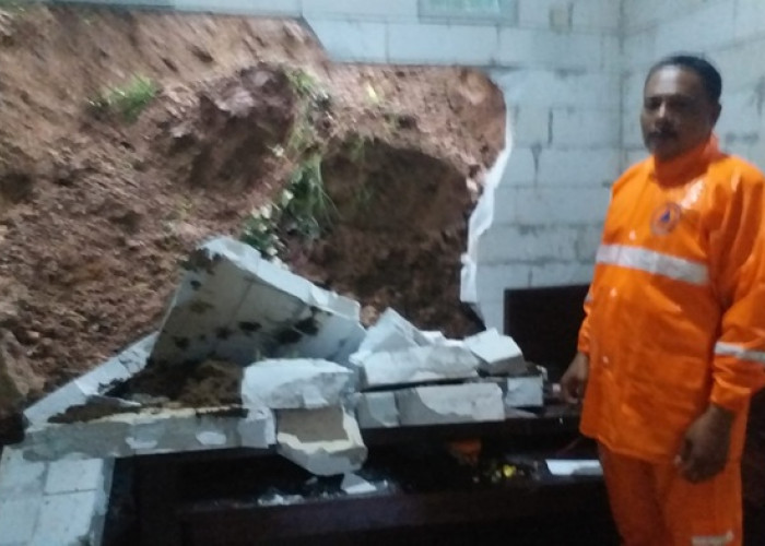 Hujan Deras Picu Longsor, Rumah Warga dan Bangunan KDMP Terdampak di Tulungagung