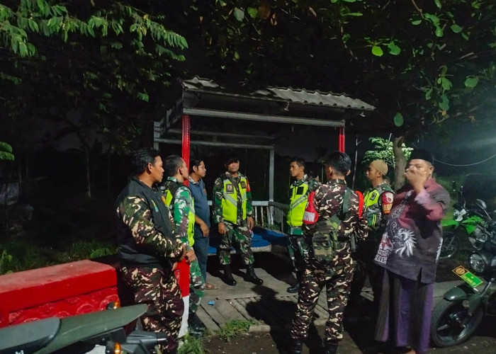 Kolaborasi Koramil 0821-10/Tempeh Bersama Banser Patroli Siskamling di Kecamatan Tempeh