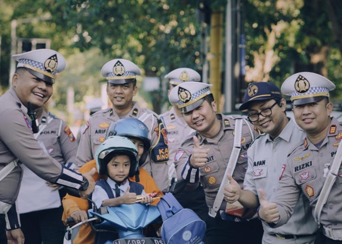 Operasi Patuh Semeru 2025:  Satlantas Polres Gresik Kampanye Tertib Lalu Lintas dengan Pendekatan Humanis