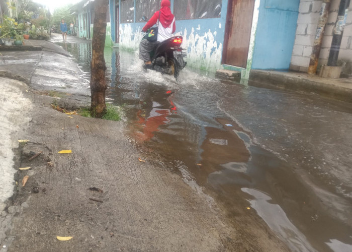 Nasib Merana Jalan Kampung Surabaya, Hujan Sedikit Langsung Banjir