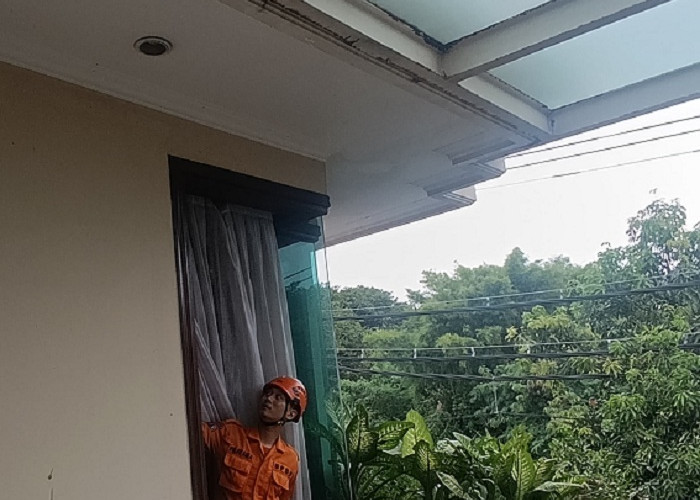 Dua Rumah di Kutisari Surabaya Mengalami Kerusakan Akibat Ledakan Industri di Sidoarjo