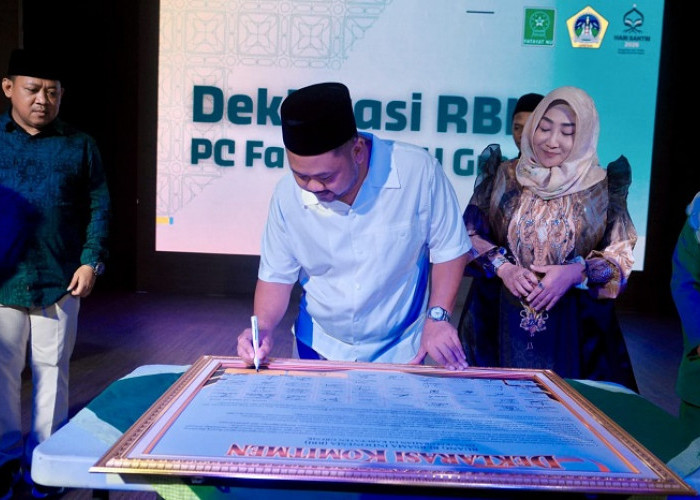 Puncak Hari Santri 2026, Bupati Gresik Percayakan Fatayat NU Kelola Bantuan Alsintan