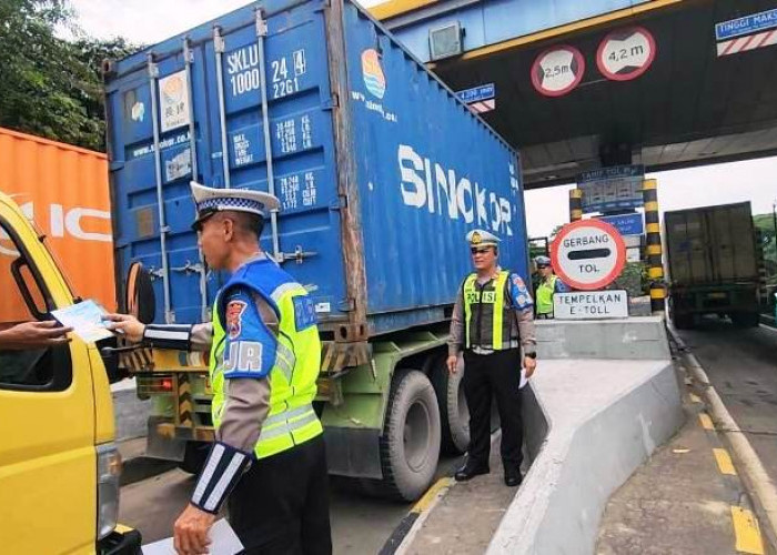 Polda Jatim Tertibkan Angkutan Barang di Lajur Kiri Jalan Tol