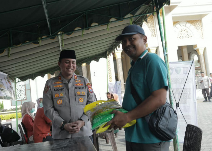 Jumat Berkah Polres Blitar Hadirkan Layanan Cek Kesehatan Gratis untuk Masyarakat