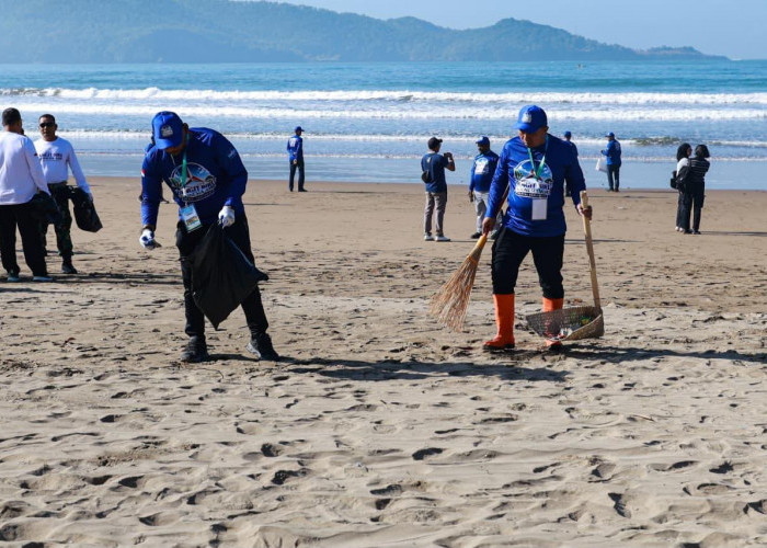 AHY Ajak Rakyat Bersihkan Pantai, Jaga Investasi Masa Depan Indonesia