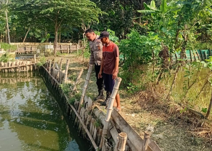 Polisi Memotivasi Budi Daya Lele Warga Kalipecabean Candi