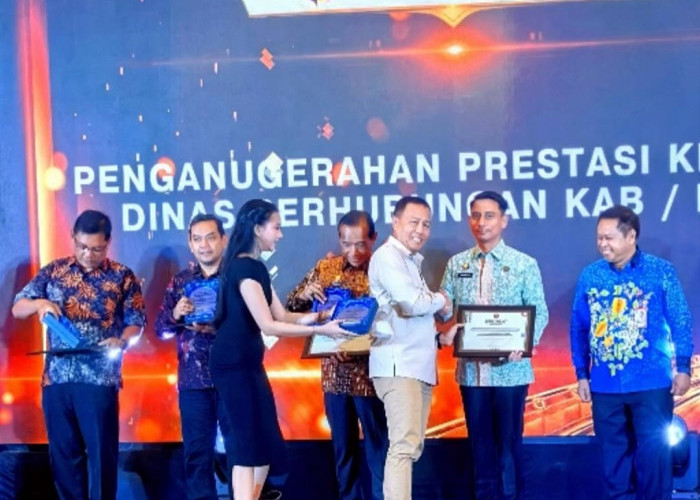 Dishub Kota Mojokerto Raih Dua Penghargaan Kemenhub, Bus Sekolah Gratis Jadi Sorotan
