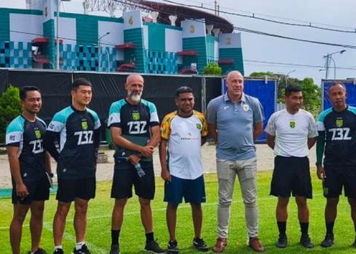 Dirtek PSSI Alexander Zwiers Sambangi Persebaya, Jalin Sinergi Bangun Sepak Bola Indonesia